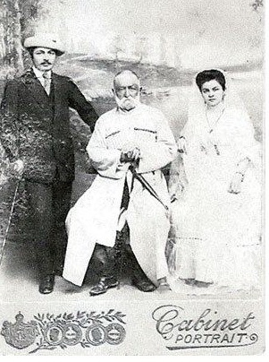 Князь Завит Капланов с сыном и дочерью