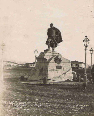 Памятник Аргутинскому-Долгорукову в Темир-Хан-Шуре (Дагестан) (снесен в 1921 г.)